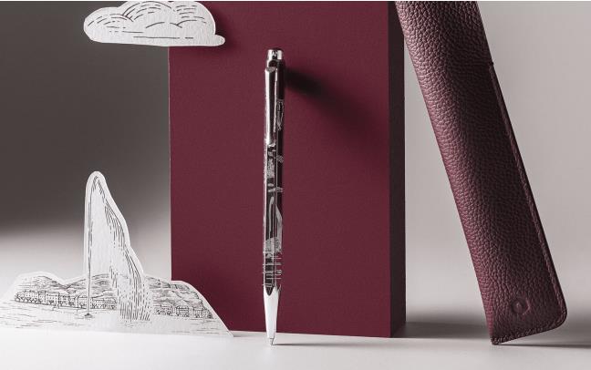 Caran d'Ache®Set Ballpoint Pen Ecridor™ Toile de Jouy & Burgundy Leather Case - Image 3